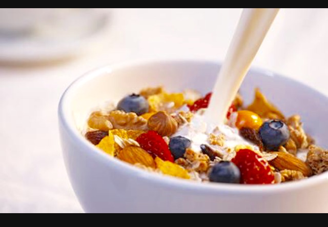 Fact or fiction: Does eating breakfast hinder weight loss?